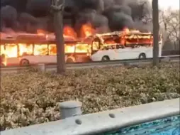 天津东丽区发生一起两车追尾起火事故，导致1人死亡，37人轻伤