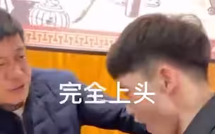 女孩带男朋友见未来岳父，喝酒上头后引爆笑，女孩：你俩过吧！