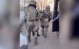 藏的够深！乌克兰赫尔松地区居民向俄军上缴武器 其中还包括重火力机枪