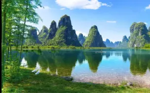 桂林到阳朔的河，真的让我见识到了什么是人间仙境！果然是桂林山水甲天下！