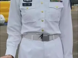 珠海航展唯美一幕！蝴蝶飞落在海军女战士腰间，“我们的海军展翅高飞”