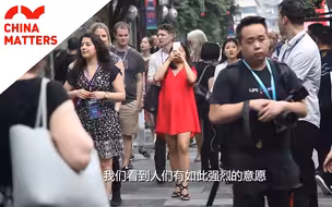 新西兰老外组团游成都：扎进超市就不出来 外国”代购“也一样！