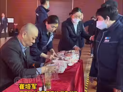 网友:豫南胖东来，豫北崔培军。崔培军:从没想过跟其他企业比。我只是想与人为善，真正对员工好!