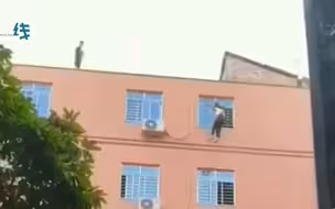 福建15岁女孩管父亲要钱嫌少 在楼顶与父亲对峙后竟纵身跳楼