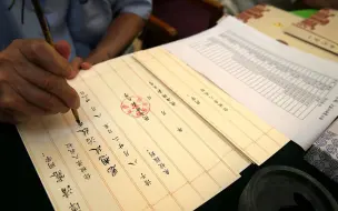 高校开学了 新生手里的录取通知书堪比艺术品