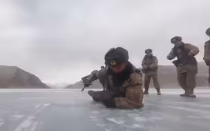 斯潘古尔湖畔，爬冰卧雪极限练兵！