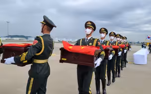 一起接英雄回家，祖国不会忘记，我们不会忘记！