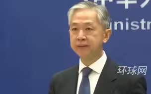 菲律宾一艘公务船企图冲撞黄岩岛潟湖，中国海警拦阻驱离专业克制