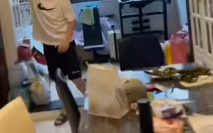 男生高考查分601分，激动得满屋子欢呼蹦跳。妈妈：高中三年考的最高的一次，为他骄傲！