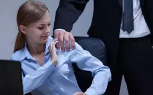 比印度还糟糕！美国男子光天化日之下推倒女人，想在公共场合侵犯
