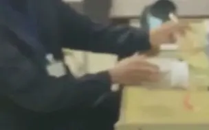 广州学生勇闯保安室拍视频爆料：保安没收学生外卖拿来自己吃？
