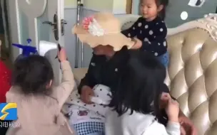 可可爱爱~角色互换 幼儿园小朋友给保安爷爷测温消毒