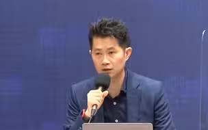 台行政机构发言人丁怡铭失言风波延烧，柯文哲呛：狗改不了吃屎