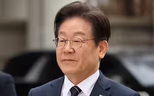 韩国最大在野党党首李在明宣布辞去党首职务 全力参选下届总统