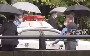 日本警察在本土被美国人细致检查