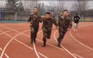 沿着英雄的脚步！肖思远母校7名学子参军赴肖思远生前部队服役
