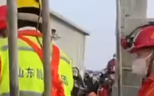 栖霞金矿事故11人成功升井 ，这是生命的奇迹，不放弃、不抛弃！