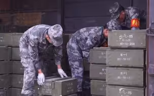 睡觉都要睡在炸药包上！揭秘解放军神秘武器弹药押运专列
