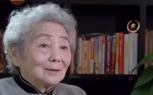 美军俘虏不信美军会投细菌弹，一口吃掉地上蚂蚁，结果……