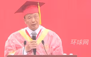 毕业典礼遇大雨，校长“浓缩”致辞只讲标题