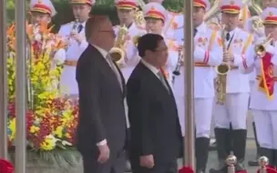 澳总理阿尔巴尼斯首访越南 差点摔倒