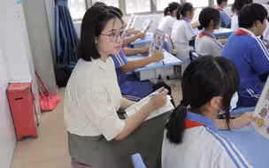 深圳首位“带编”港籍教师上岗