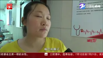 玻璃门失控砸向孩子  妈妈保护孩子破相又骨折