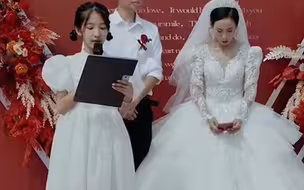女孩在妈妈二婚婚礼上致辞，从感谢叔叔到改口叫“爸爸”：“希望妈妈的生命里不只有我”