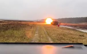 受训乌军驾驶豹2坦克射击画面曝光 乌克兰驻德大使狂喜：打响首炮
