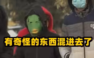内蒙古满洲里核酸检测现场，网友：有什么奇怪的东西混进去了