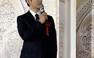 网友参加婚礼 主婚人竟是黄晓明！