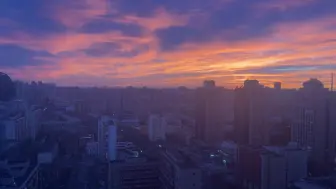 惊艳！实拍北京再迎深红色朝霞 天空犹如油画饱和度拉满
