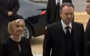 澳大利亚主持人直播时 没认出英国首相特拉斯
