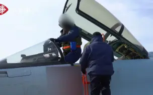 俄国防部公布苏-35战斗机空战画面，第一视角记录战机向敌发射导弹