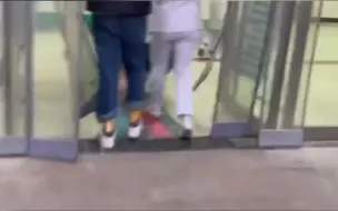 孕妇大出血，交警开路5分钟到达医院