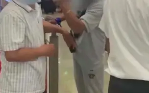 男子扇人巴掌 并叫嚣：外地人到北京来就是重孙子！