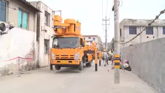 玉环首台配网带电作业机器人高空“上岗”