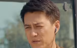 #欢迎来到麦乐村 桑纳交警示意中国援外医疗队停车，然后竟然开始舞蹈教学？好特别的“欢迎仪式”。