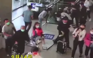 男子专心照顾年迈父亲 十万现金遗落浑然不知 民警帮其找回时分文未少
