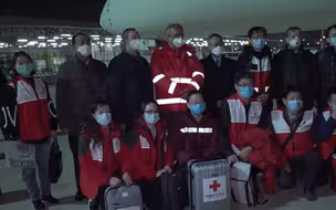 中国医疗队和物资抵达罗马 意大利网友刷屏感谢中国使馆