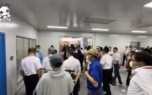 出席仙都黄帝祭典活动的两岸嘉宾走进缙云锯床和特色机械装备产业创新服务综合体