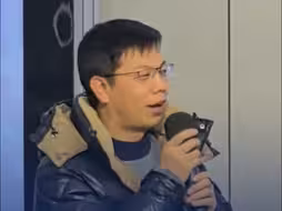 杭州初中生开学典礼被宇树科技研发总监“灵魂拷问”： 用DeepSeek写寒假作业了吗