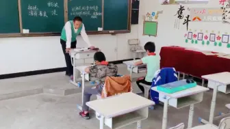 人民日报记者走访黄土高原上的山顶学校，甘肃这个学校只有4个学生和3个老师