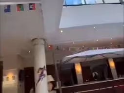 巴黎一台湾酒店拒绝悬挂五星红旗 “台籍经理特意让人剪掉”
