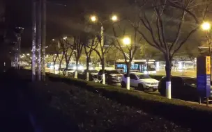 凌晨的便利店：有热水，有面包，有酒，也有故事