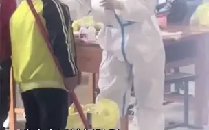 心疼又想笑！男孩做5次核酸检测吐了5次 第6次带着“装备”上场