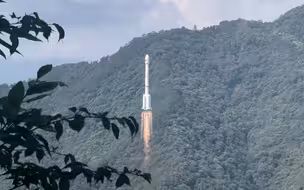 中国“北斗”上新！第五十六颗北斗导航卫星发射成功