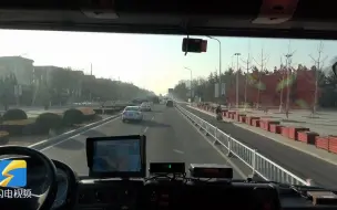 威海一学生不慎将手卡暖气片 消防成功救援