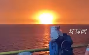 阿塞拜疆油气田发生爆炸 ：海面升起巨大火球染红夜空