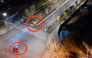 上海两男子新买法拉利跑车 深夜在市区漂移甩尾“炸街”被行拘5日